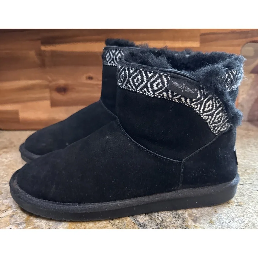 MINNETONKA Black‎ Sheepskin Aztec Ankle Boots Womens Sz 8 NWOB #85570